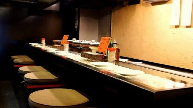 ガラスのテーブル