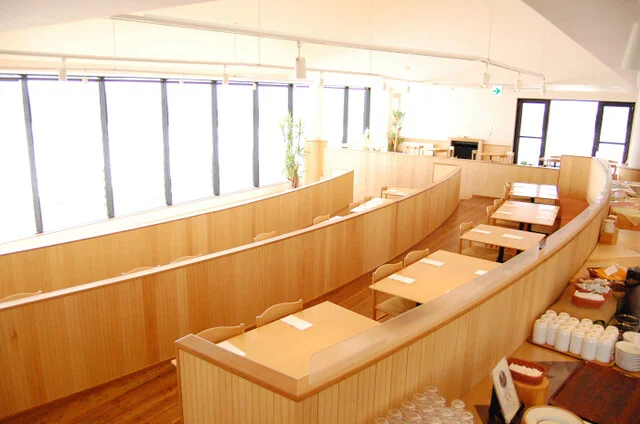 段差のついた店内