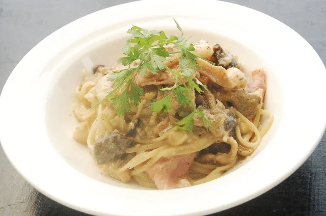 北海道産キノコとにんにくのオイルパスタ