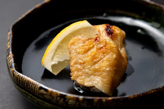 峰つきの塩焼き手羽先