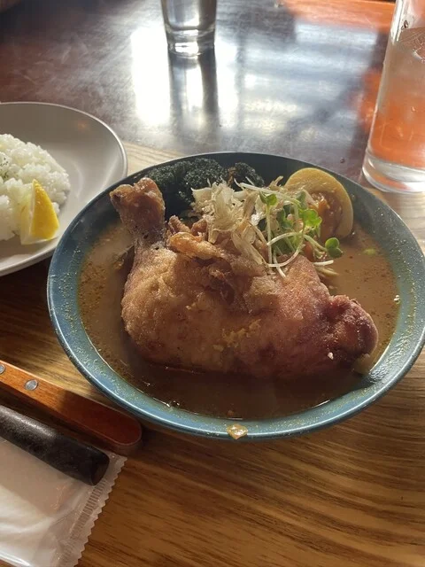 ルスツ豚の厚切りベーコンとほうれん草のスープカレー