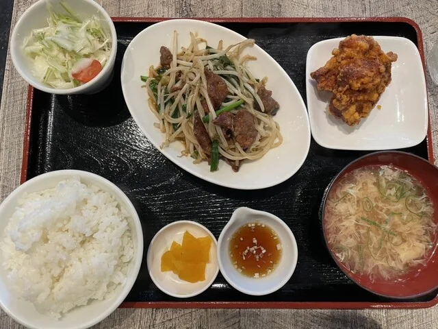 白ニラレバ定食
