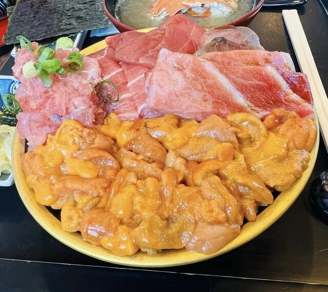 うに本鮪5種食べ比べ丼