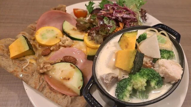 カフェ&キッチン ユニック｜札幌北13条東の隠れ家カフェ｜北海道産食材とワイン｜ガレット・煮込み料理