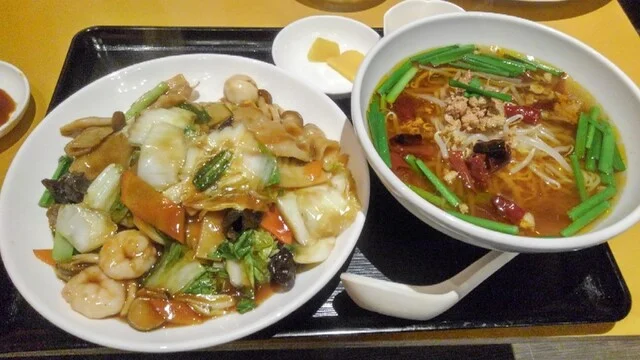 やきとりぶんぶん 中華料理 中華杜華 - 女川（焼き鳥）の写真