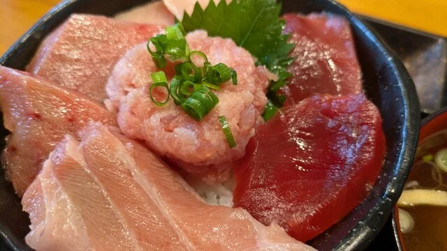 まぐろ屋 明神丸（マグロヤ ミョウジンマル） - 女川（海鮮丼）の写真