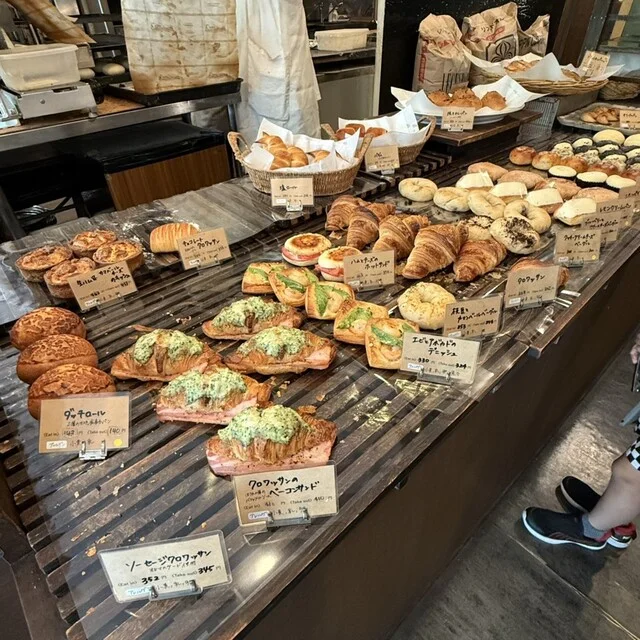 アドゥマン（Ademain） - 泉中央（パン）の写真