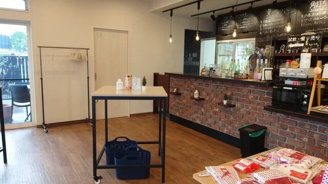 弘前銘醸 ハチドリ酒店 - 弘高下（立ち飲み）の写真