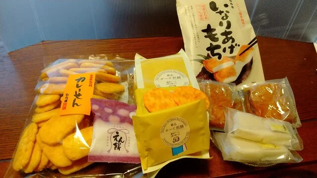 もち吉 仙台松森店 - 黒松（せんべい）の写真