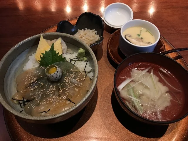 活魚・すし・和食処 やま文 - 陸奥湊（寿司）の写真