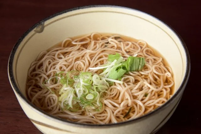 焼鳥と蕎麦 源治（【旧店名】ワインと日本酒 炭火串焼バル 源治） - 北四番丁（焼き鳥）の写真