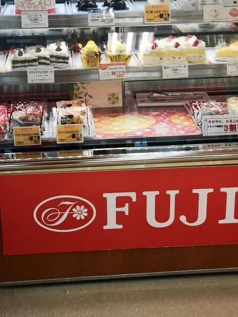 不二家 ヨークベニマル山田鈎取店 - 富沢（ケーキ）の写真