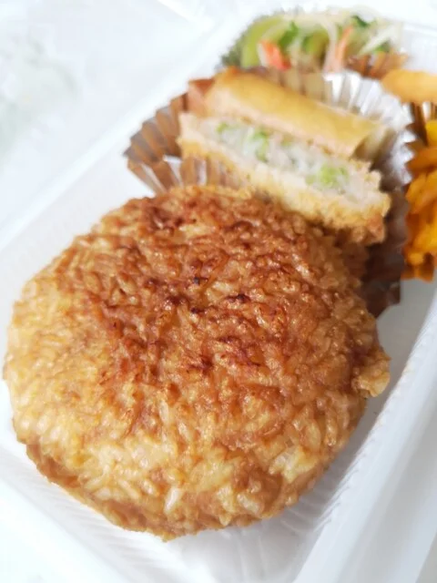 大江惣菜店 - 白石（おにぎり）の写真