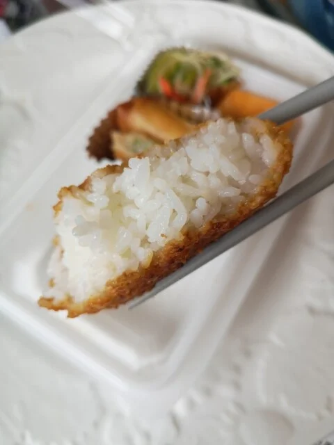 大江惣菜店 - 白石（おにぎり）の写真