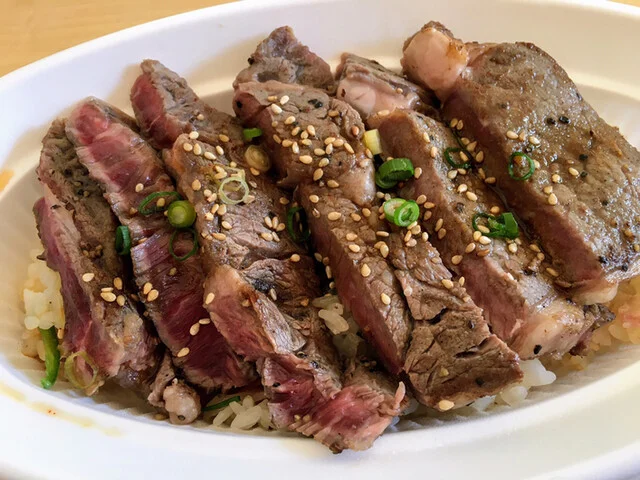 亀山精肉店 - 不動の沢（コロッケ）の写真