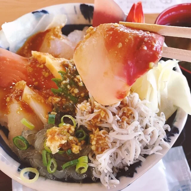 浜や ゆりあげ港朝市メイプル館 - 美田園（海鮮）の写真