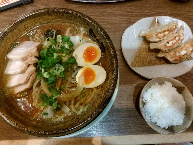 新潟らーめん 無尽蔵 味噌と出汁 なとり家（にいがたらーめん むじんぞう みそとだし） - 杜せきのした（ラーメン）の写真