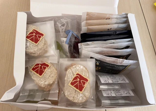 梅花堂 本店（バイカドウ） - 東塩釜（和菓子）の写真