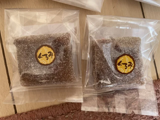 梅花堂 本店（バイカドウ） - 東塩釜（和菓子）の写真