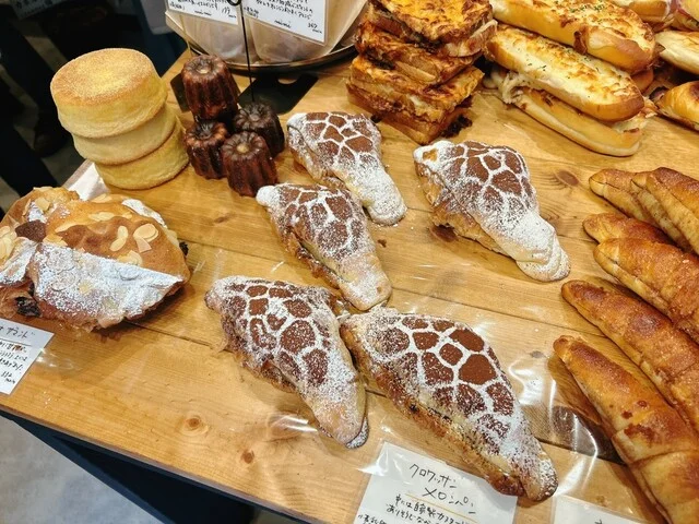 Girafe mimi - 黒松（パン）の写真