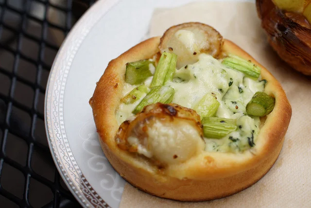 アドゥマン（Ademain） - 泉中央（パン）の写真