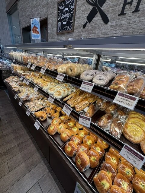 フレッシュベーカリー いとく弘前東店 - 撫牛子（パン）の写真