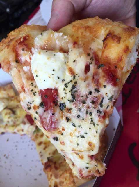 ピザハット 湊高台店 - 白銀（ピザ）の写真