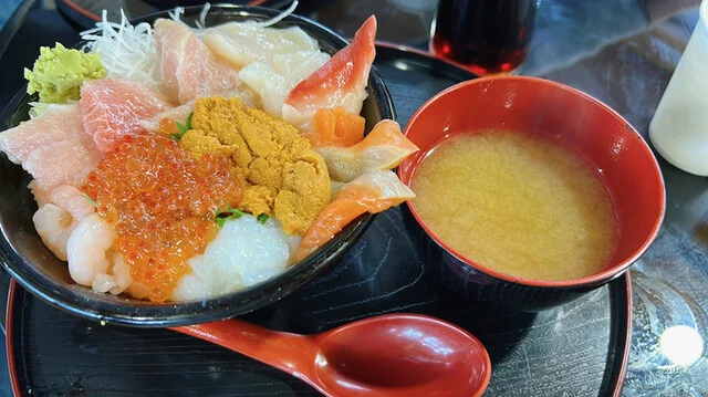 浜や ゆりあげ港朝市メイプル館 - 美田園（海鮮）の写真