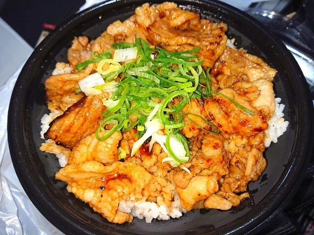 伝説のすた丼屋 ヨドバシ仙台店 - 宮城野通（豚丼）の写真