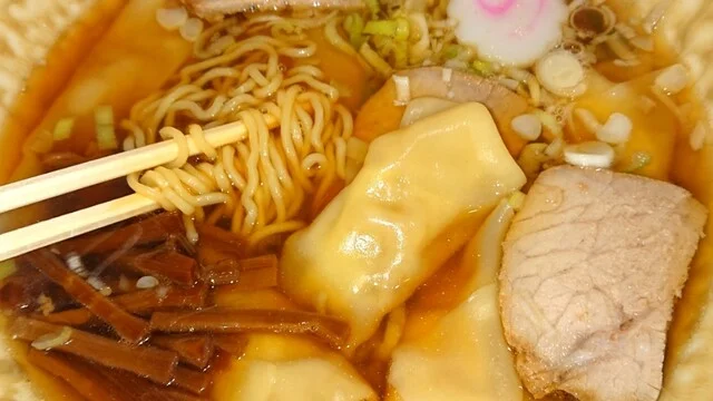 東華 - 西塩釜（ラーメン）の写真