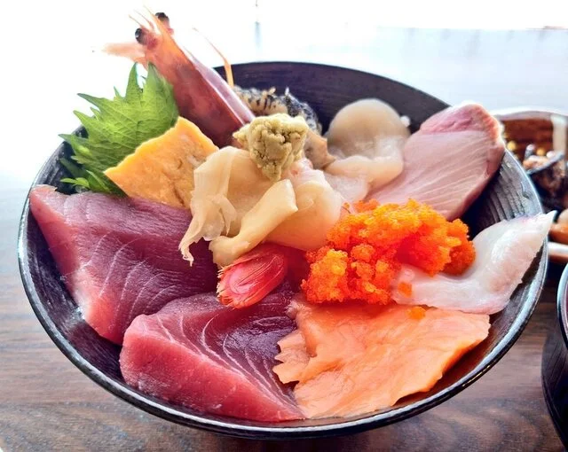 横山商店 - 本塩釜（海鮮）の写真