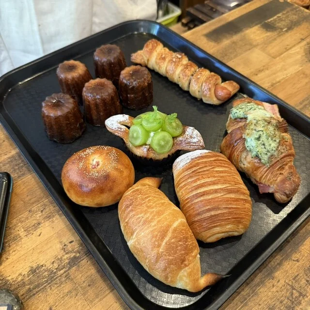 アドゥマン（Ademain） - 泉中央（パン）の写真