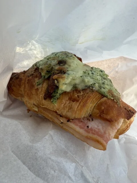 アドゥマン（Ademain） - 泉中央（パン）の写真