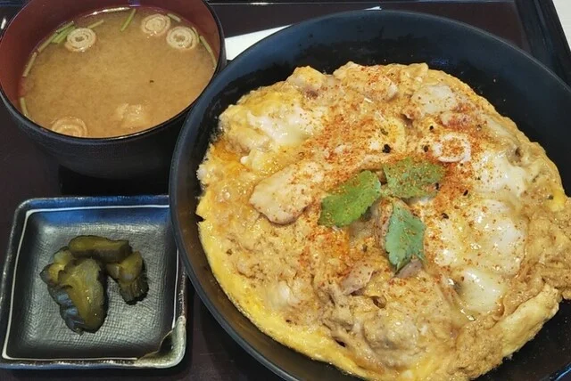 炙屋十兵衛 三井アウトレットパーク仙台港店 - 中野栄（親子丼）の写真