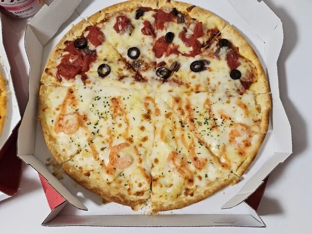 ピザハット 弘前城東店（Pizza Hut） - 運動公園前（ピザ）の写真