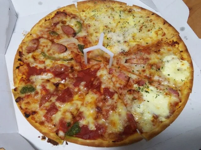 ピザハット 弘前城東店（Pizza Hut） - 運動公園前（ピザ）の写真