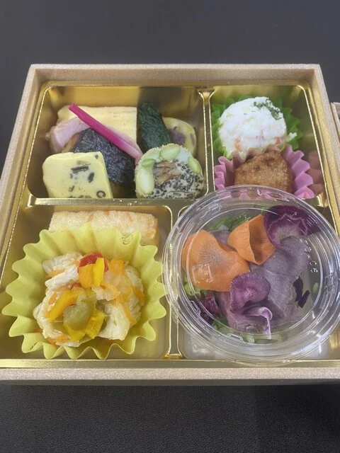 四季の料理梅田 - 小鶴新田（弁当）の写真
