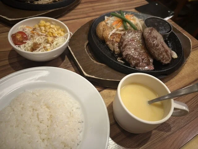 肉のはせ川 利府店 - 岩切（ハンバーグ）の写真