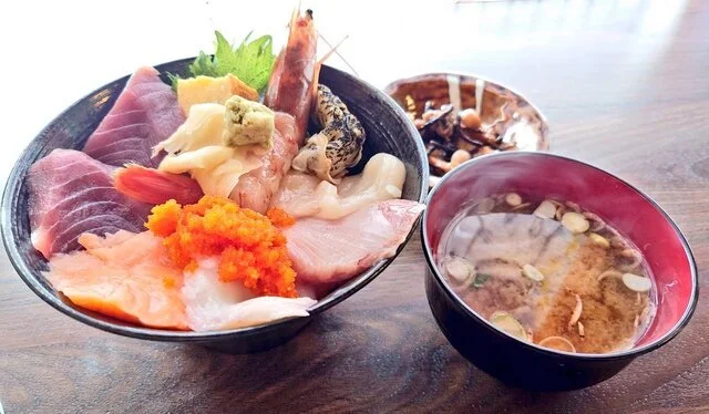 横山商店 - 本塩釜（海鮮）の写真