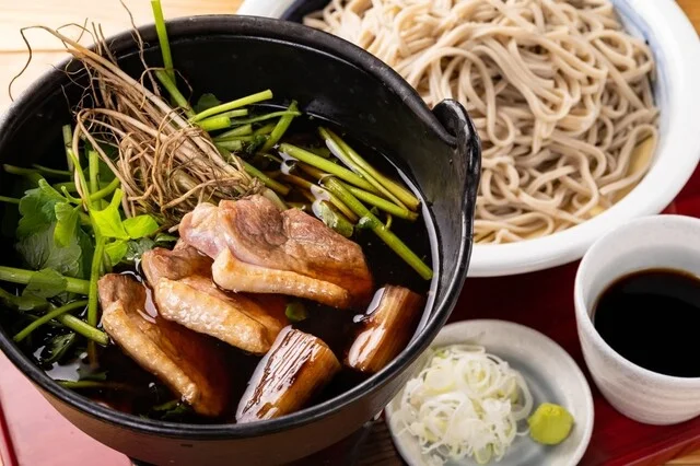 山形蕎麦と串揚げのお店 焔蔵 ATALATA店（エンゾウ） - 杜せきのした（そば）の写真