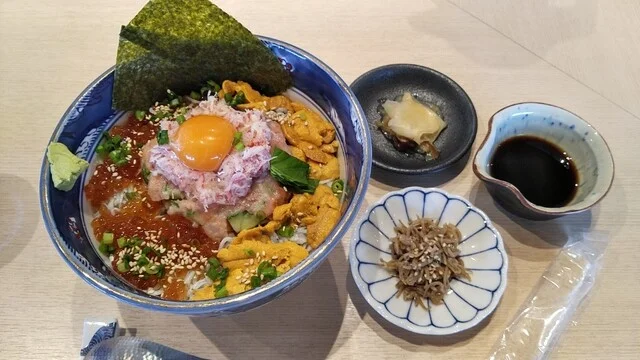 閖上海鮮丼せんしん - 美田園（海鮮丼）の写真