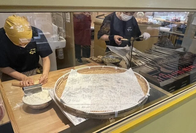 小山せんべい JR新青森駅店 - 新青森（せんべい）の写真