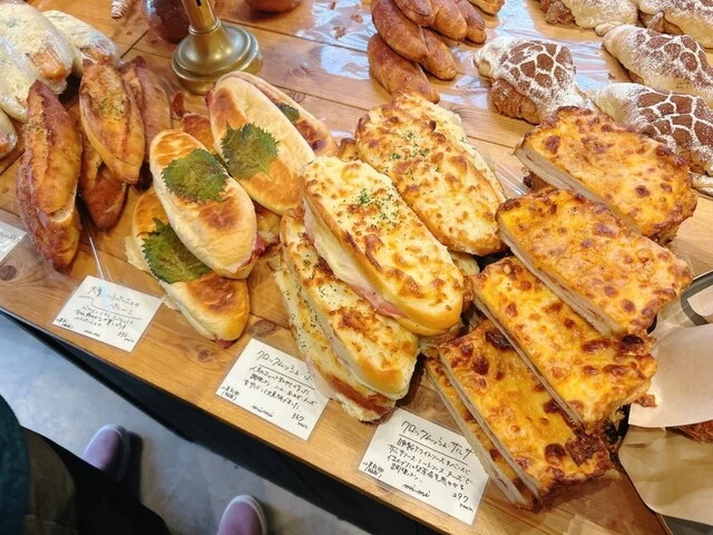 Girafe mimi - 黒松（パン）の写真