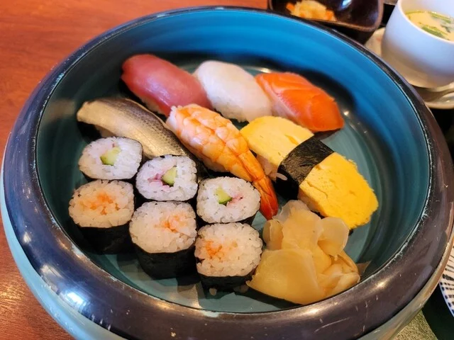 活魚・すし・和食処 やま文 - 陸奥湊（寿司）の写真