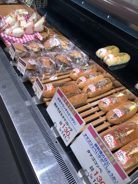 フレッシュベーカリー いとく弘前東店 - 撫牛子（パン）の写真