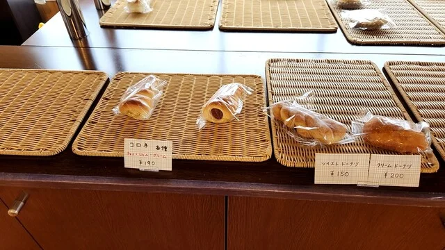 おいしいパンとコーヒー。本好きな人もおすすめです。 : ぶどうの木の写真