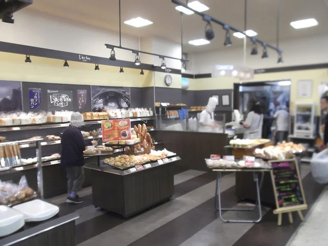 レフボン 湯の川店 - 函館アリーナ前（パン）の写真