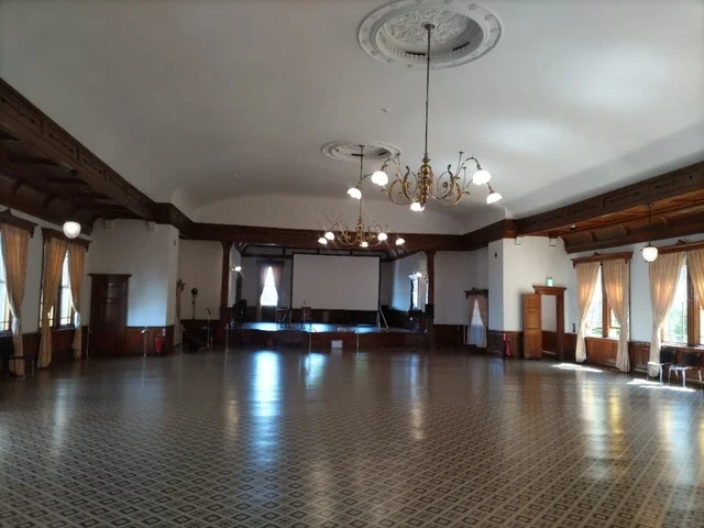 旧函館区公会堂で味わう珈琲と時間 : 十字屋 旧函館区公会堂店の写真