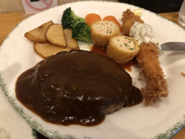 大人も喜ぶハンバーグ : ダイニング こまつの写真