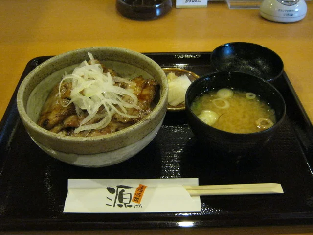 口コミ一覧 : 炭焼豚丼 源の写真